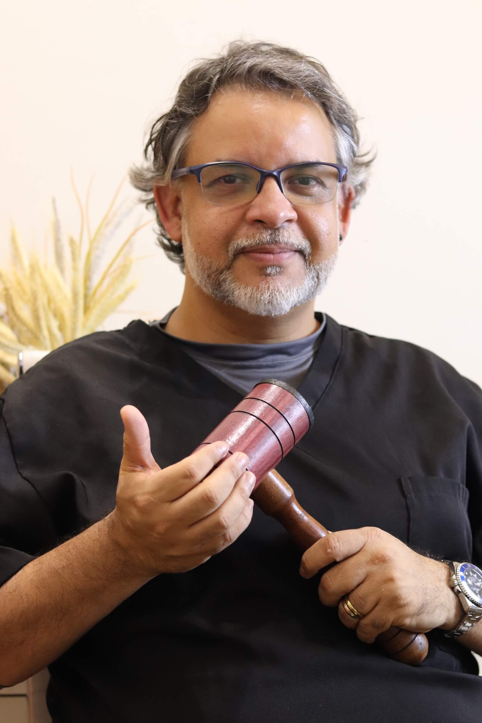 Ricardo executando manobra de Quiropraxia Japonesa SEITAI
