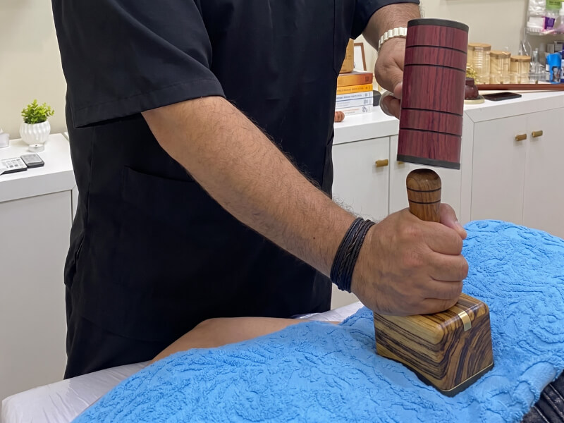 Sessão de Quiropraxia Seitai aplicada para alinhamento corporal
